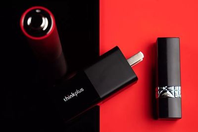 给自己的节日礼物 精致的thinkplus口红电源与两艘战舰之王